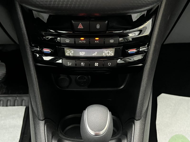 PEUGEOT 208 PHASE 2 ALLURE 1.2 110 BOITE AUTOMATIQUE GPS APPLE & ANDROID 23 700 kms - GARANTIE 1 AN