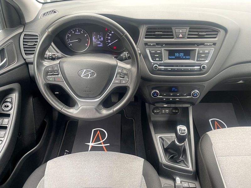 Hyundai i20 1.2l 84ch Intuitive Plus Clim auto / Bluetooth / Radars recul 83.000 km 2015