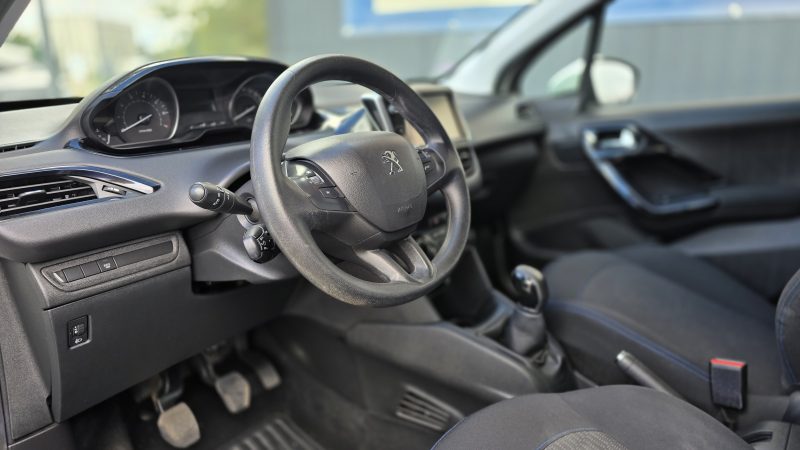 PEUGEOT 208 2019