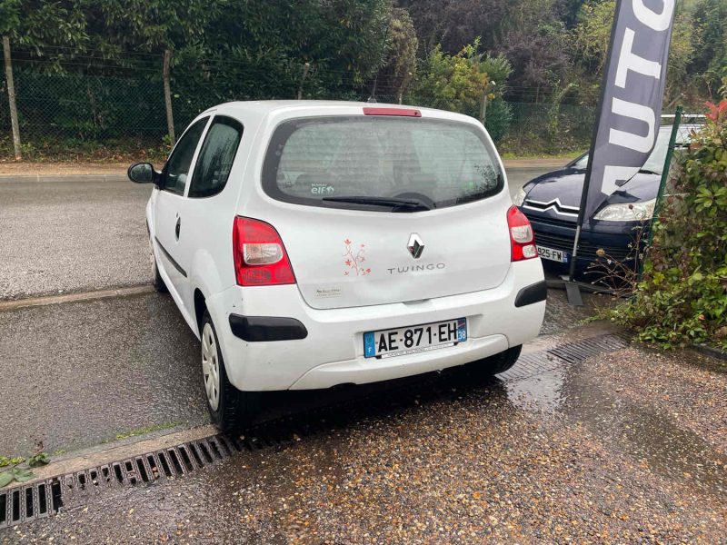 RENAULT TWINGO II 1.2i 16V 76CV