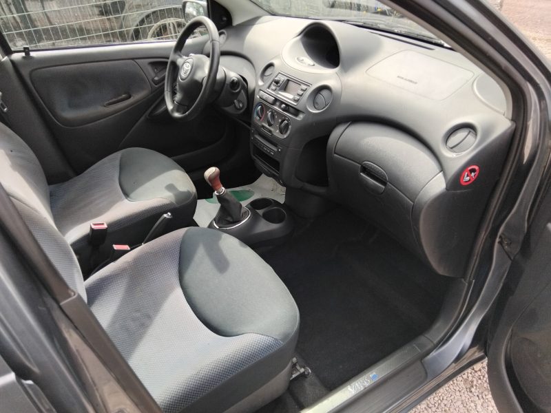 TOYOTA YARIS 2004