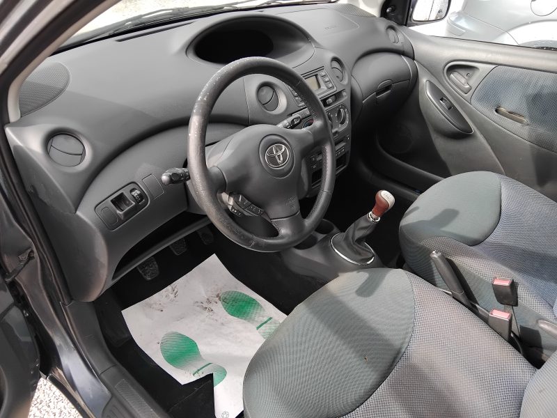 TOYOTA YARIS 2004