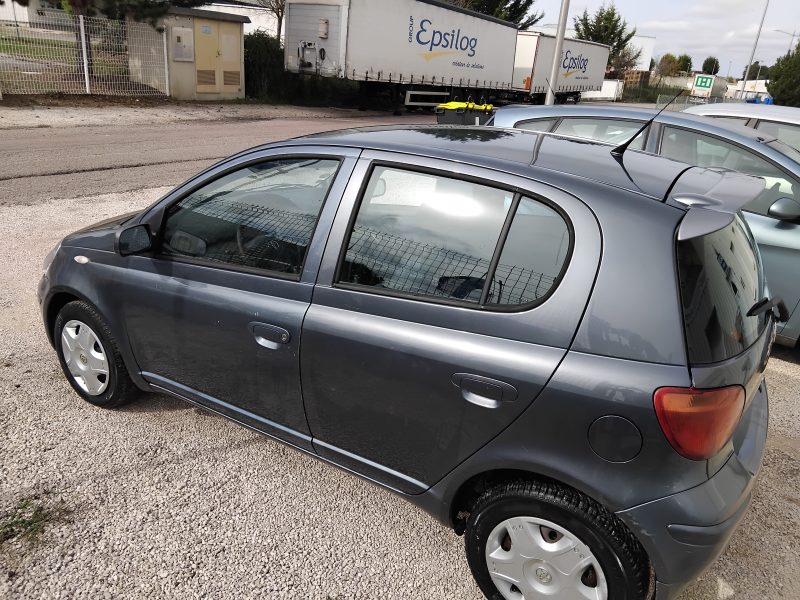 TOYOTA YARIS 2004