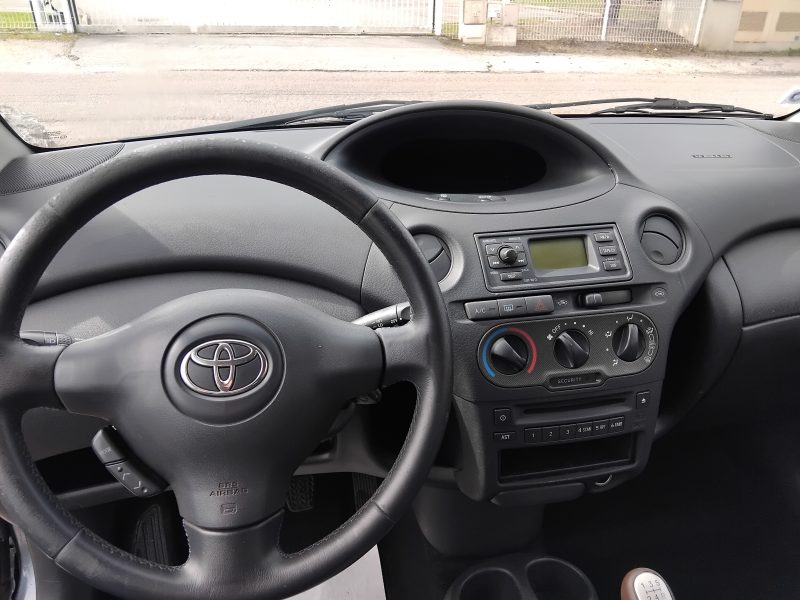 TOYOTA YARIS 2004