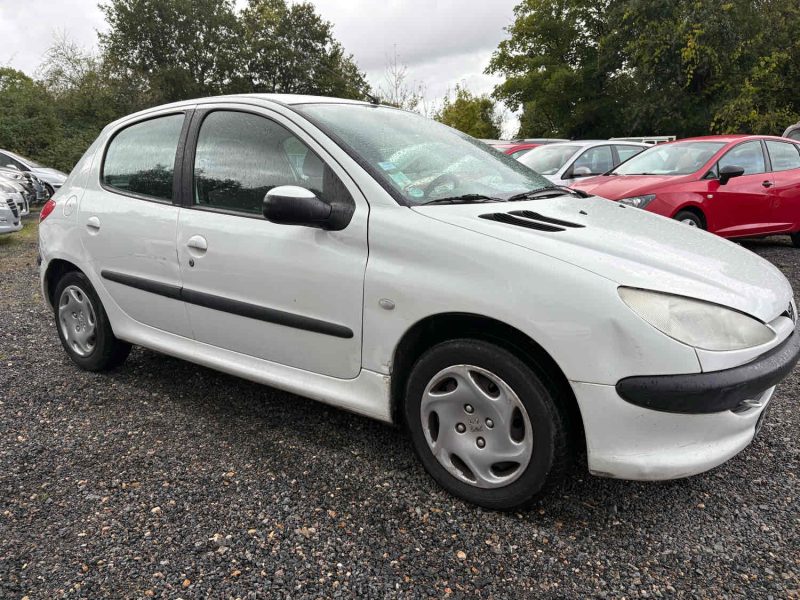 PEUGEOT 206 1.4 i 75cv Véhicule idéal pour jeune conducteur