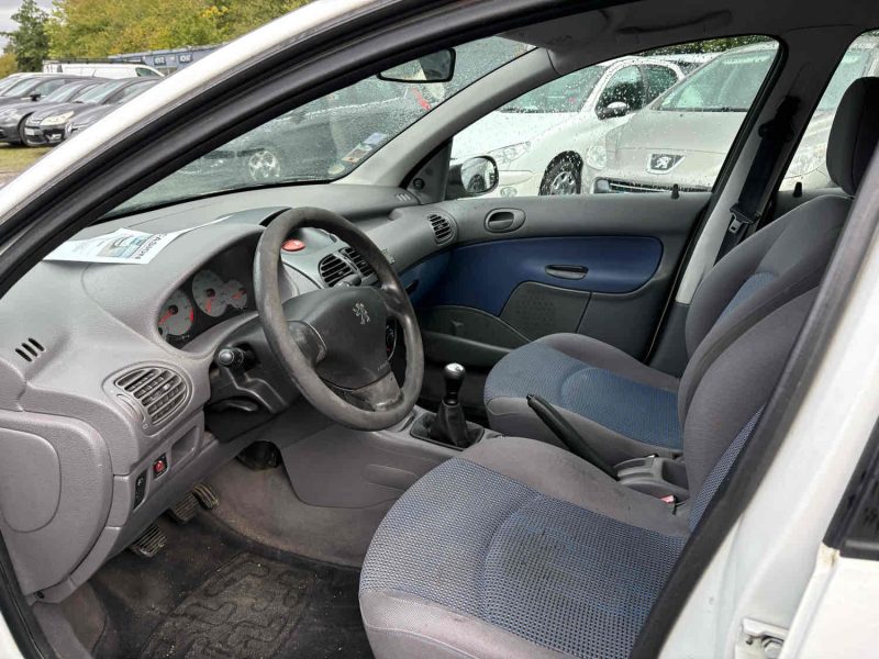 PEUGEOT 206 1.4 i 75cv Véhicule idéal pour jeune conducteur