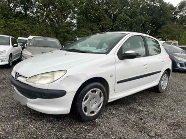 PEUGEOT 206 1.4 i 75cv Véhicule idéal pour jeune conducteur