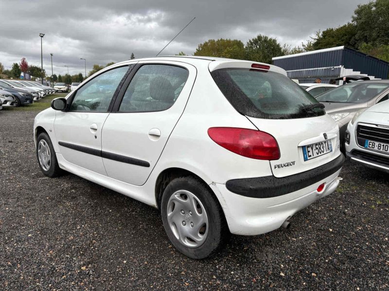 PEUGEOT 206 1.4 i 75cv Véhicule idéal pour jeune conducteur