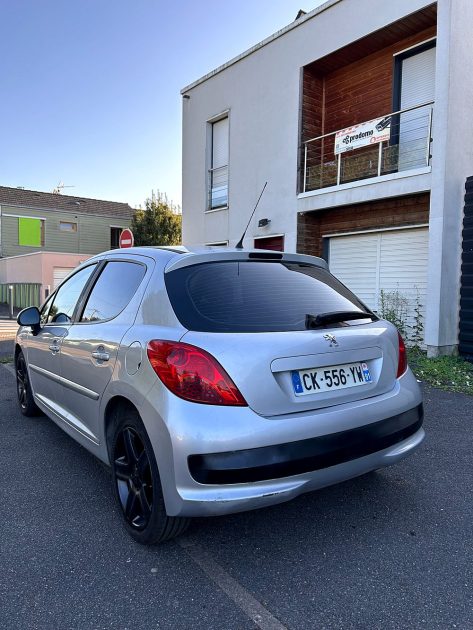 PEUGEOT 207 2011