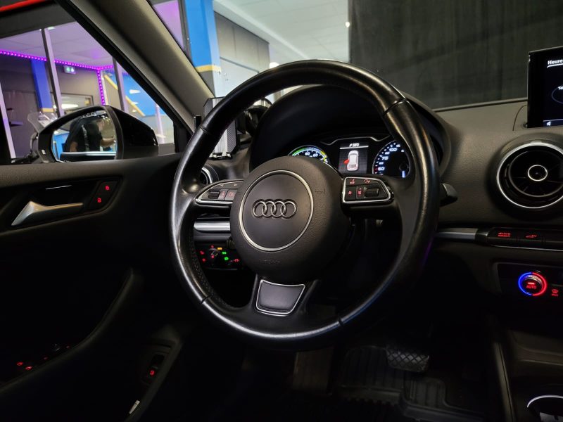 AUDI A3 E-TRON 1.4 TFSI 204cv AMBITION LUXE TOIT OUVRANT / CUIR COMPLET / SUIVI AUDI 