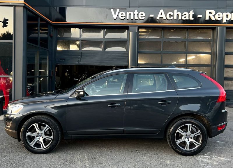 VOLVO XC60 D5 AWD 4x4 2.4 5 CYLINDRES 215 Cv TOIT OUVRANT CUIR GPS 84 400Km CRIT AIR 2 Garantie 1 an