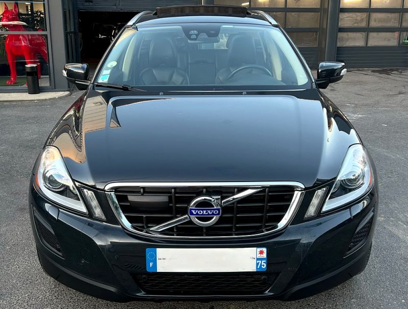 VOLVO XC60 D5 AWD 4x4 2.4 5 CYLINDRES 215 Cv TOIT OUVRANT CUIR GPS 84 400Km CRIT AIR 2 Garantie 1 an