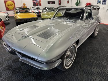 CHEVROLET  C2 STINGRAY  Split Window - 1963