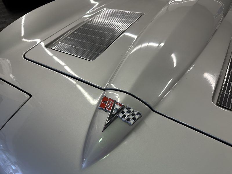 CHEVROLET  C2 STINGRAY  Split Window - 1963