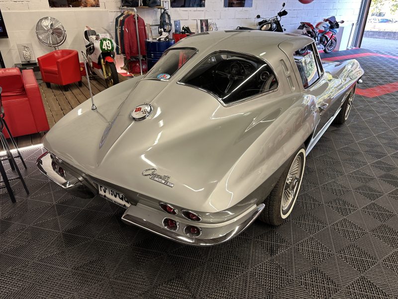 CHEVROLET  C2 STINGRAY  Split Window - 1963