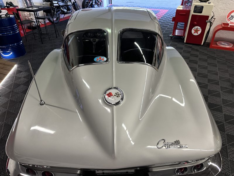 CHEVROLET  C2 STINGRAY  Split Window - 1963