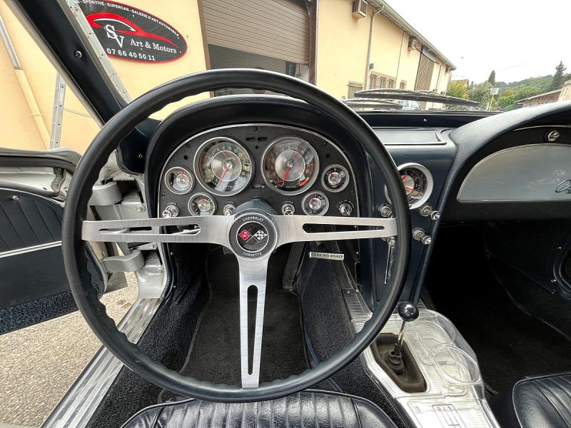 CHEVROLET  C2 STINGRAY  Split Window - 1963