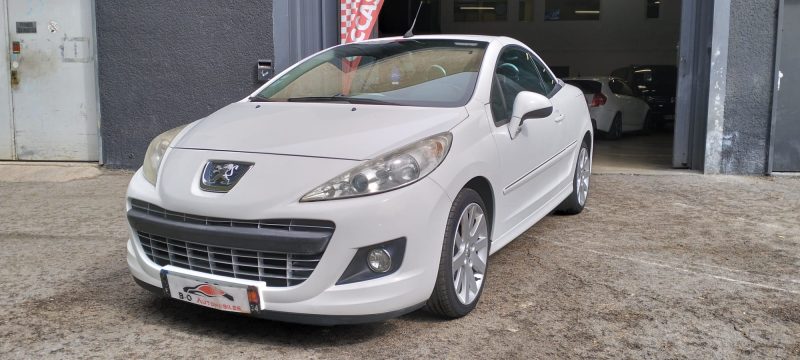 Peugeot 207CC Phase 2 1.6 HDi 110 cv Féline, *Cabriolet*, *Sièges chauffants*, *Clim auto*