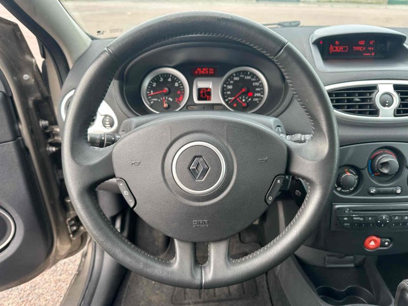 RENAULT CLIO III 1.2 LEV 75 AUTOMATIQUE