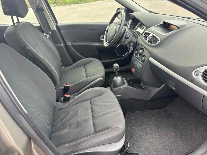 RENAULT CLIO III 1.2 LEV 75 AUTOMATIQUE