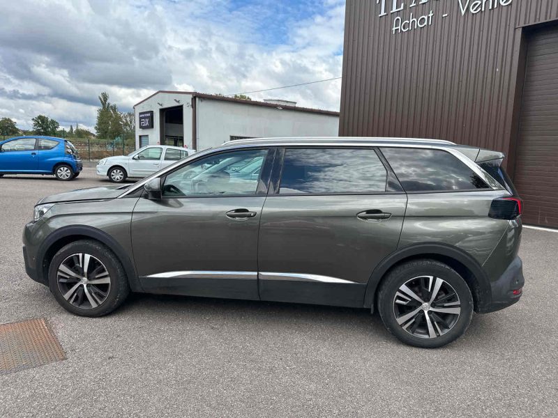 PEUGEOT 5008 2017