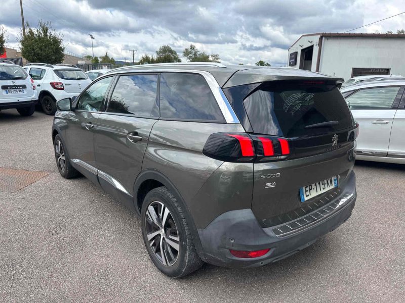 PEUGEOT 5008 2017