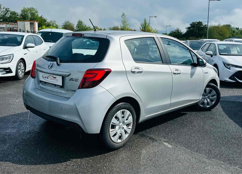 TOYOTA YARIS 1.5 HYBRID LIFE 100H