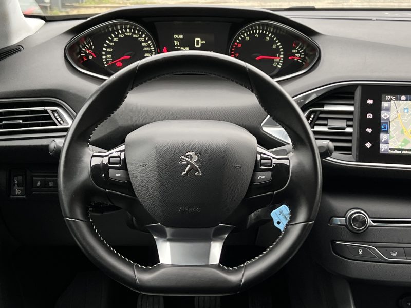 PEUGEOT 308 II STYLE 1.2 110 Cv 1ERE MAIN 27 700 Kms ECRAN TACTILE CAMERA CRIT AIR 1 - GARANTIE 1 AN