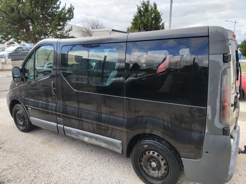 OPEL VIVARO 2004