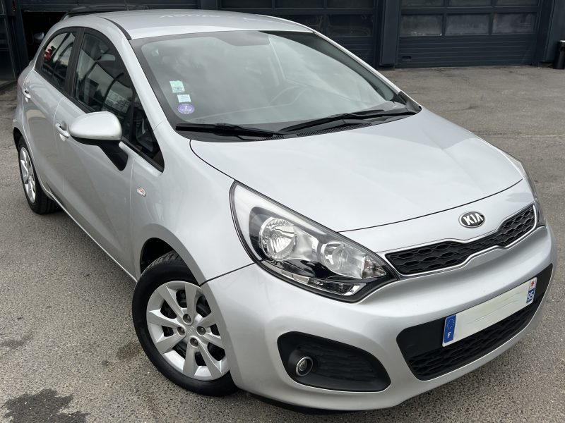 KIA RIO III 1.2 86 Cv 5 PORTES ESSENCE BLUETOOTH REGULATEUR CRIT AIR 1 78 400 Kms - GARANTIE 1 AN