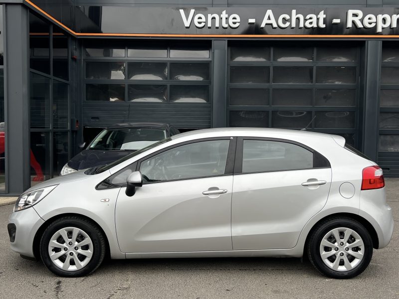 KIA RIO III 1.2 86 Cv 5 PORTES ESSENCE BLUETOOTH REGULATEUR CRIT AIR 1 78 400 Kms - GARANTIE 1 AN