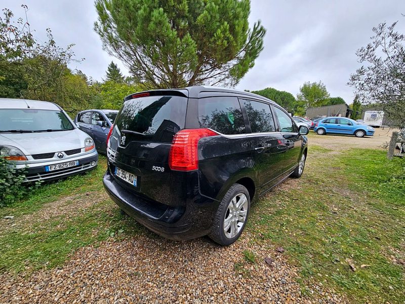 PEUGEOT 5008 2012