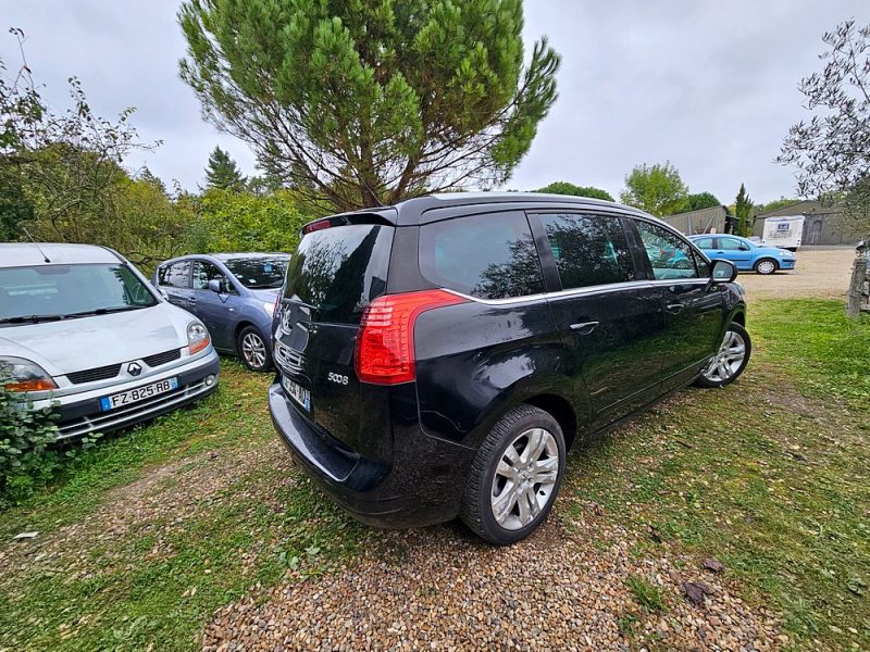 PEUGEOT 5008 2012