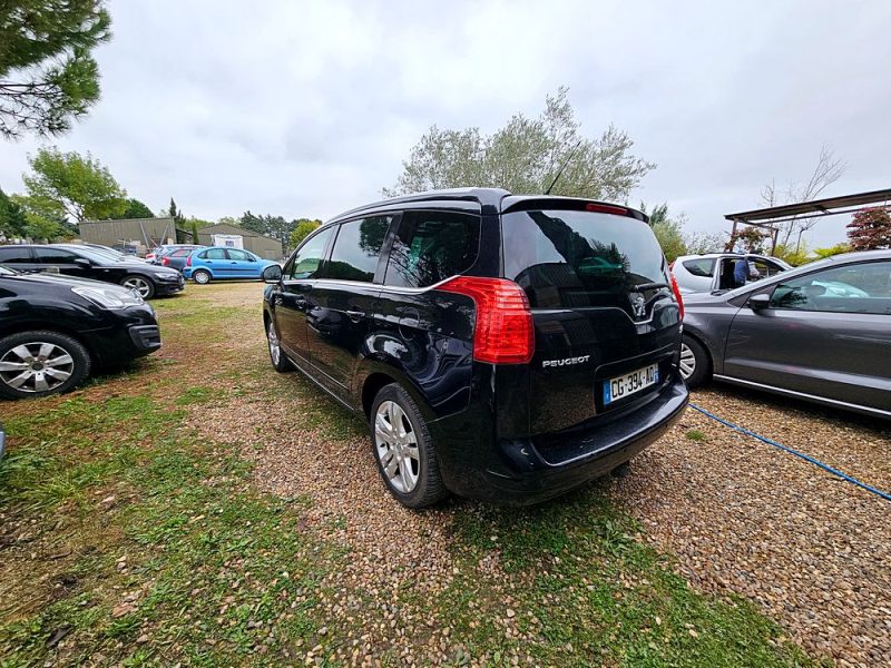 PEUGEOT 5008 2012