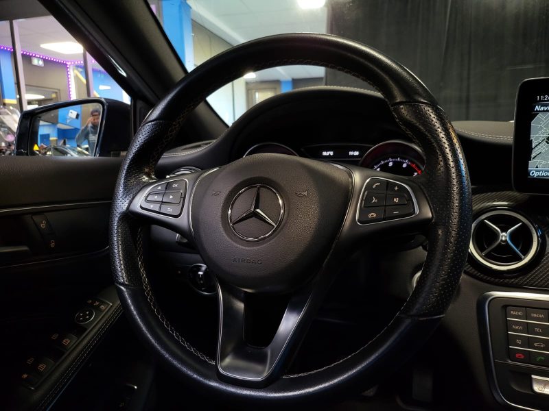 MERCEDES CLASSE GLA 200 156Cv STARLIGHT EDITION /TOIT OUVRANT+ENTRETIEN MERCEDES COMPLET+APPLE CARPL