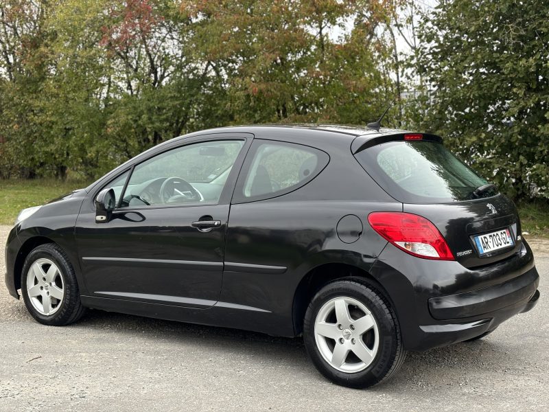 PEUGEOT 207 2010