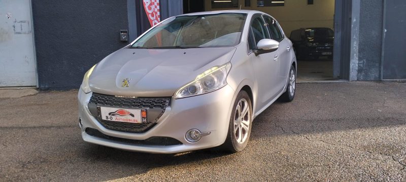 Peugeot 208 1.2l Vti 82 cv Allure, *Clim auto*, *Radar*, *Distribution faite*