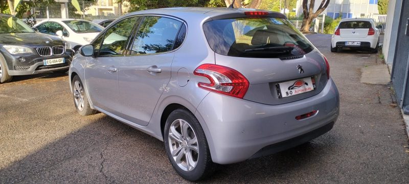 Peugeot 208 1.2l Vti 82 cv Allure, *Clim auto*, *Radar*, *Distribution faite*