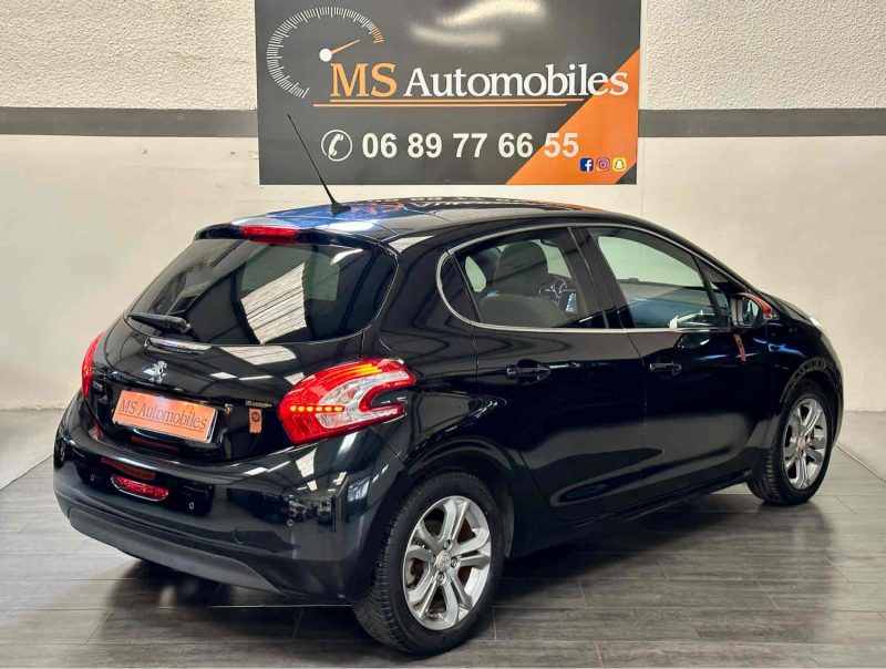 PEUGEOT 208 2015