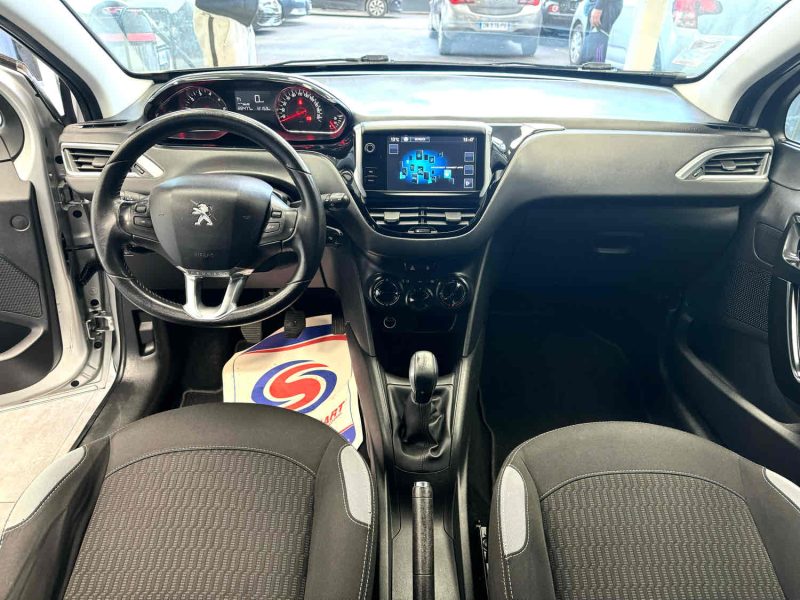 PEUGEOT 208 2015