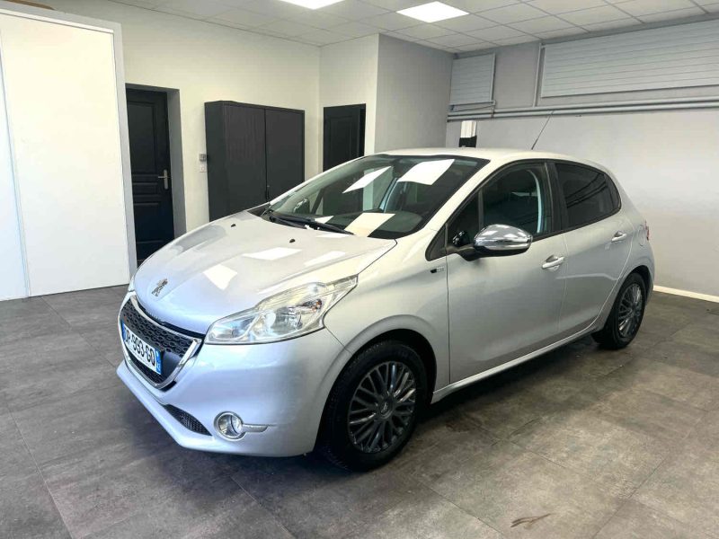 PEUGEOT 208 2015