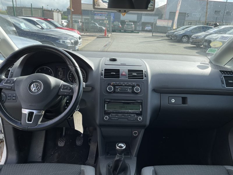 VOLKSWAGEN TOURAN 2011