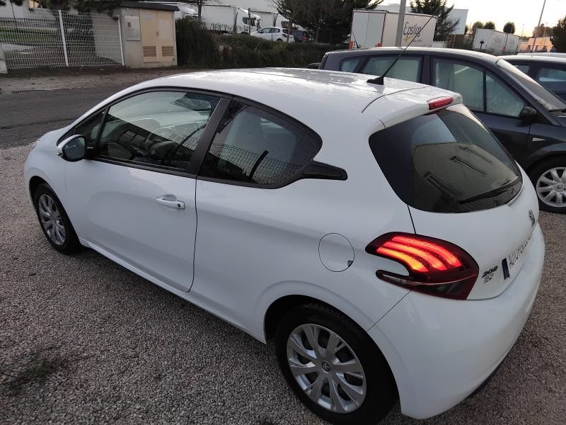 PEUGEOT 208 I 2015