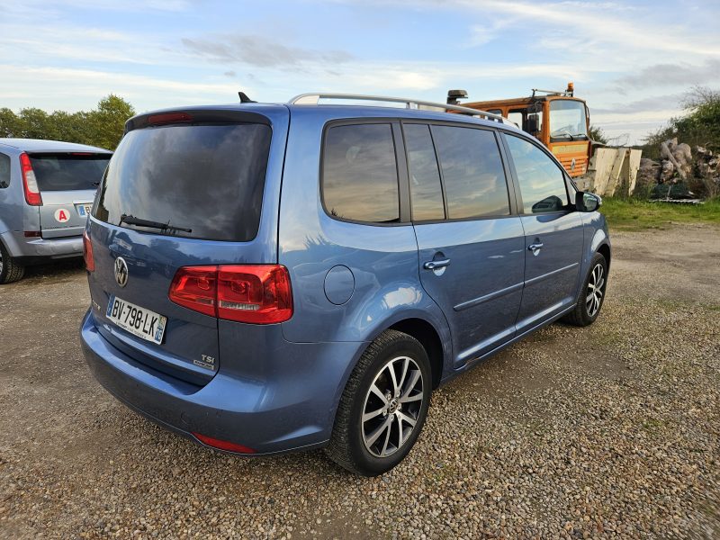 VOLKSWAGEN TOURAN 2011