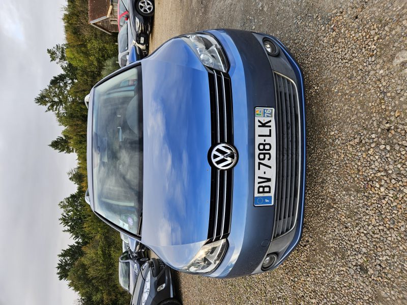 VOLKSWAGEN TOURAN 2011