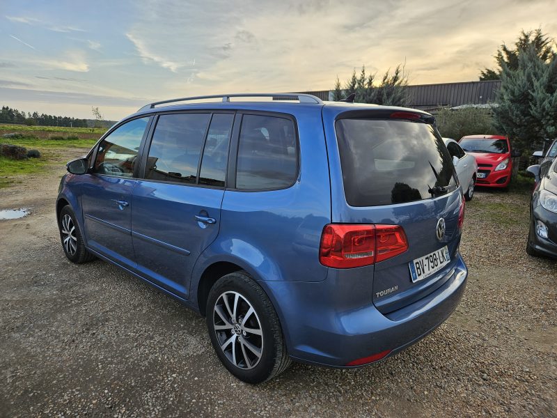 VOLKSWAGEN TOURAN 2011