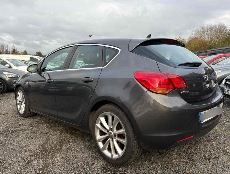 OPEL ASTRA 2010