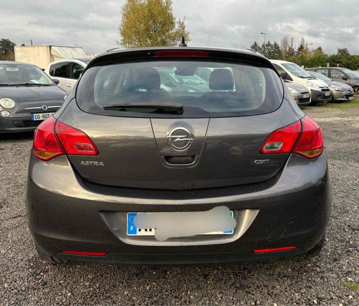 OPEL ASTRA 2010