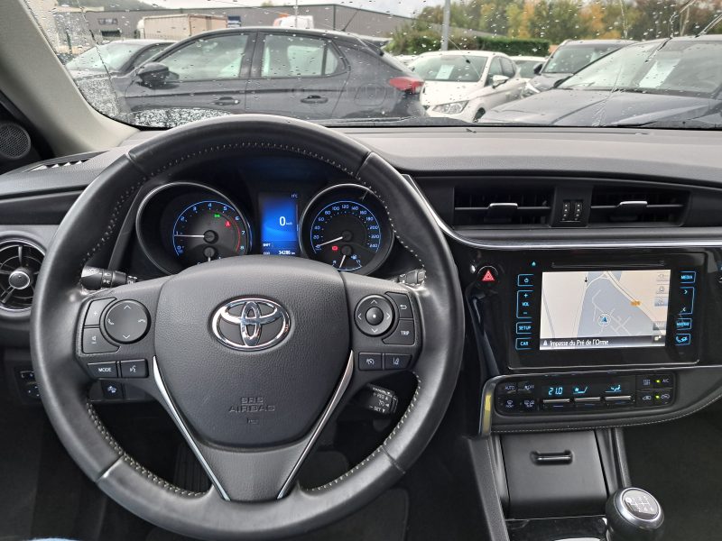 TOYOTA AURIS 2015