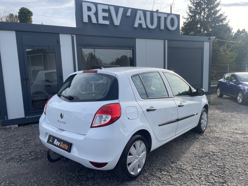 Renault Clio III 1.2l 16V 65ch Access 5 portes / Suivi Renault / Crit'Air 2 / 99.000 km 2011